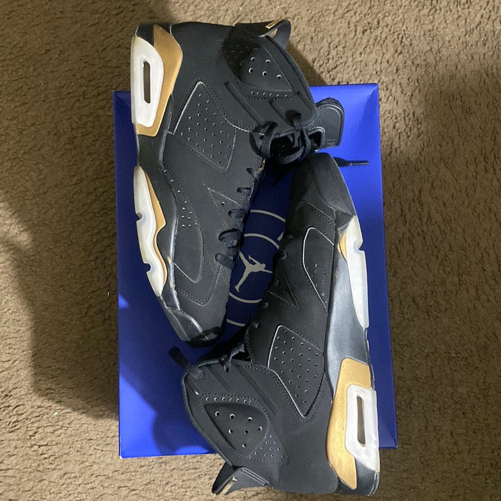 Selling Air Jordan 6 Retro